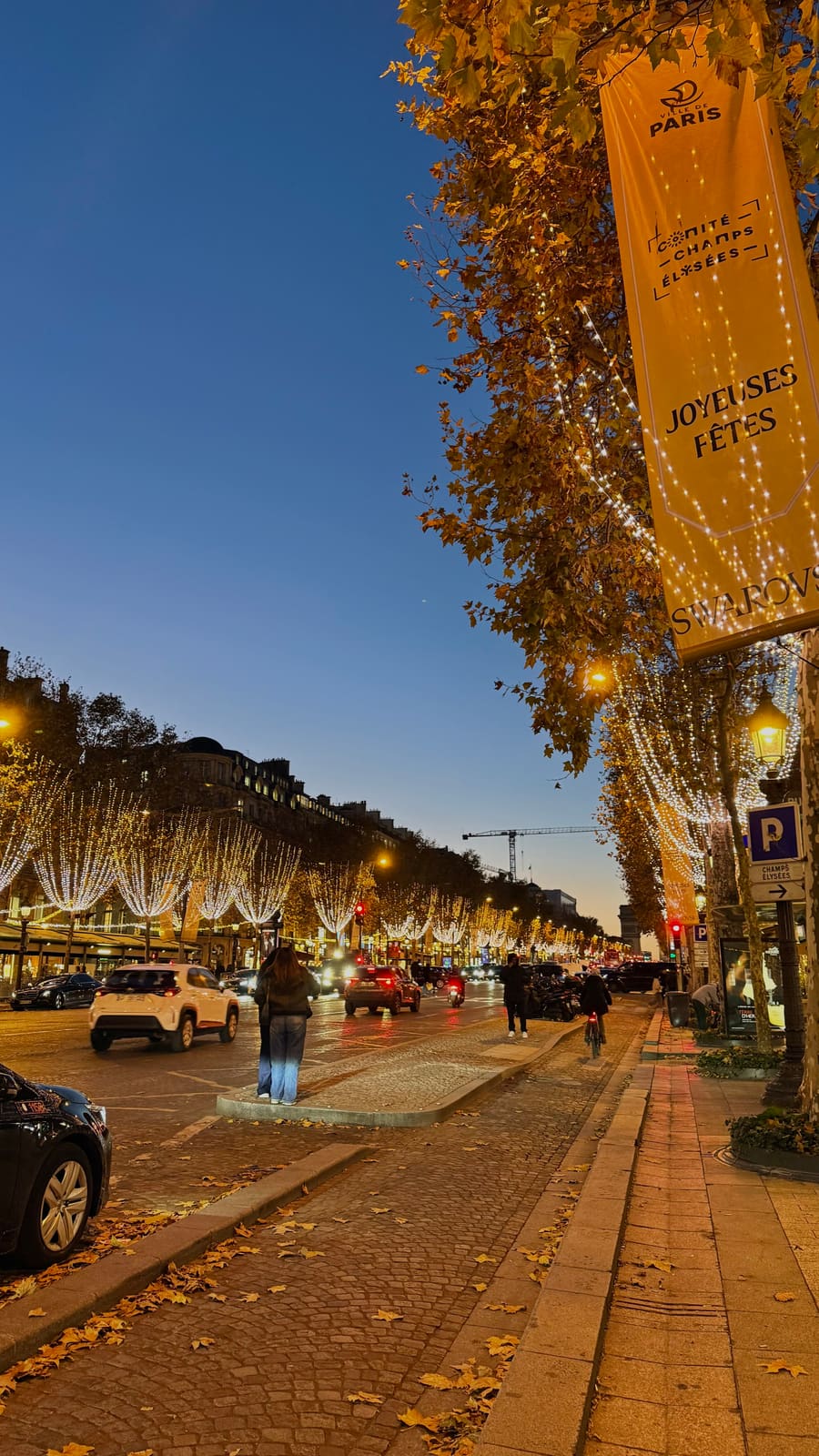 Champs-Élysées com as luzes de Natal