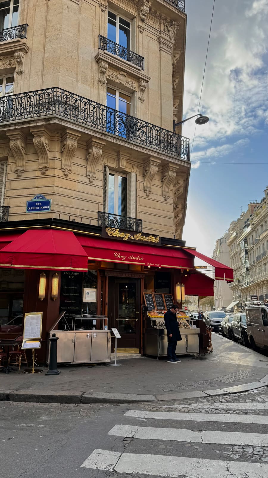 Chez André, na Rue Clément Marot